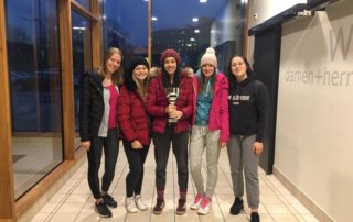 Die siegreiche 6 x 50 Meter Freistil-Staffel der Frauen des SSC TUS.
